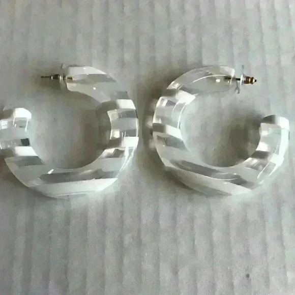 J Crew new Large Beveled Hoops in White Tortoise - Picture 2 of 8